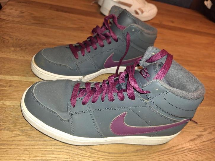 Nike sneakers maat 39, Kinderen en Baby's, Kinderkleding | Schoenen en Sokken, Gebruikt, Schoenen, Jongen of Meisje, Ophalen of Verzenden