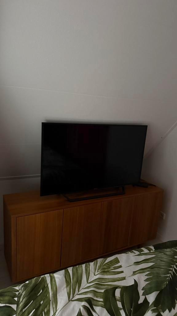 Sony 49” TV (2018) + IKEA meubel – zeer goede staat, Audio, Tv en Foto, Televisie-accessoires, Zo goed als nieuw, Ophalen
