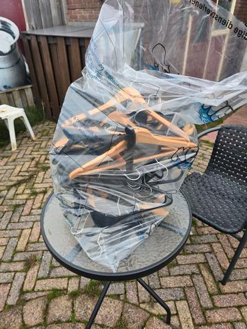 Zak vol kledinghangers - Gratis af te halen! beschikbaar voor biedingen