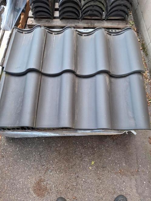Nieuwe dakpannen+nokvorsten+gevelpan op pallets!, Doe-het-zelf en Verbouw, Dakpannen en Dakbedekking, Zo goed als nieuw, Dakpannen