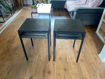 2 Nachtkastjes / bijzettafeltjes
