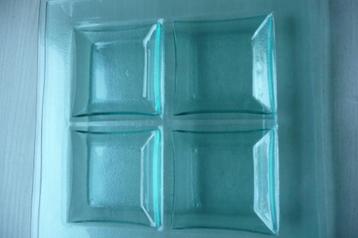 1 glazen hapjesschaal met 4 losse inzetbakjes beschikbaar voor biedingen