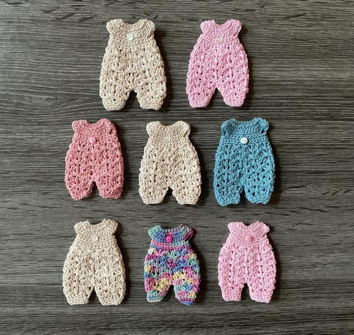 Hand werk gehaakte broekpakjes  voor Maileg muis 12/13 cm, Verzamelen, Poppen, Nieuw, Kleertjes, Verzenden