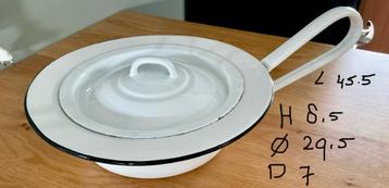 oude emaille bedpan/ondersteek.wit met zwart randje +deksel beschikbaar voor biedingen