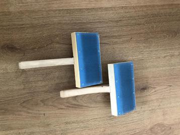 Nieuwe handkaarden /kaardborstels. beschikbaar voor biedingen