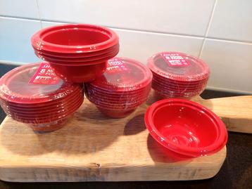 29 rode plastic food bakjes - nieuw beschikbaar voor biedingen