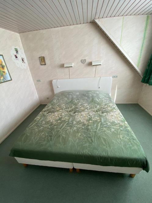 Boxspring met hoofdbord 180x210 cm en z.g.a.n. tweepersoons, Huis en Inrichting, Slaapkamer | Boxsprings, Zo goed als nieuw, 180 cm