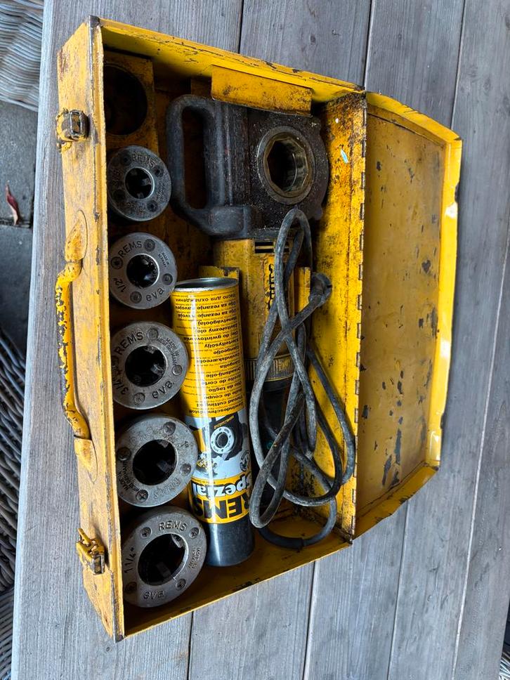 REMS Draadsnijmachine met accessoires, Doe-het-zelf en Verbouw, Gereedschap | Overige machines, Gebruikt, Ophalen of Verzenden