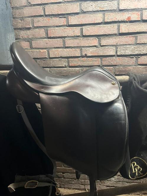 Dressuurzadel 17.5 inch, Dieren en Toebehoren, Paarden en Pony's | Zadels, Gebruikt, Dressuur, Ophalen