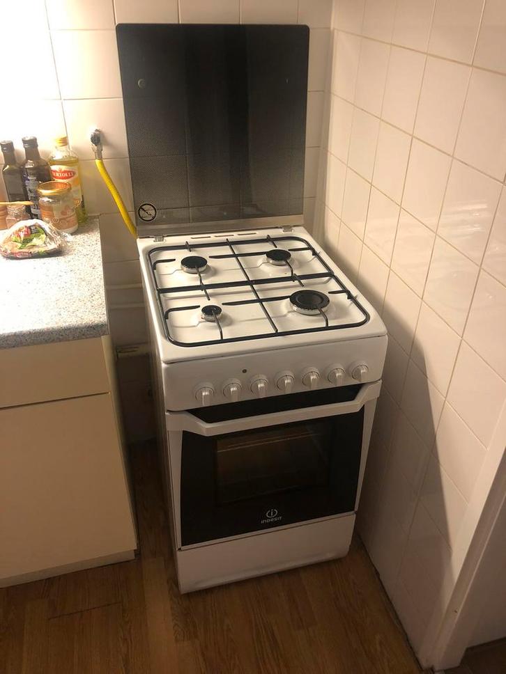 Gasfornuis 4pits inclusief oven, Witgoed en Apparatuur, Fornuizen, Gebruikt, Vrijstaand, Gas, 4 kookzones, 85 tot 90 cm, 45 tot 60 cm