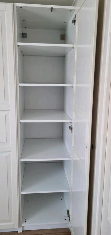 IKEA Pax basiskast + legplanken beschikbaar voor biedingen