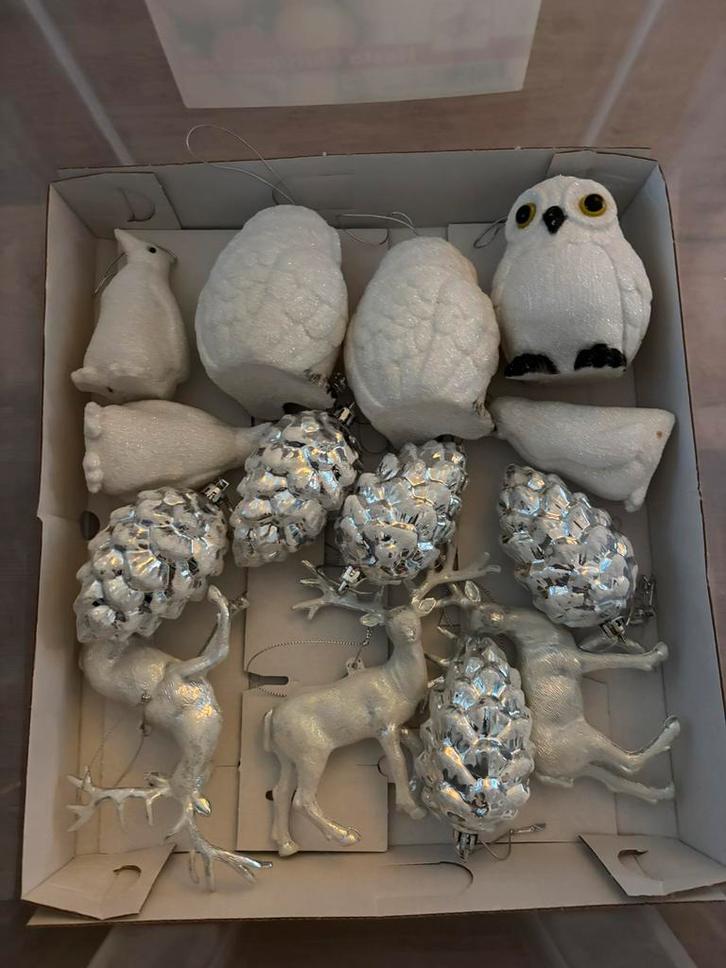 Ongeveer 100 kerst ornamenten in wit, Diversen, Kerst, Zo goed als nieuw, Ophalen