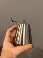 RVS KEGEL VORMIGE PEPERMOLEN ZOUT KRUIDEN MOLEN MET SLINGER, Ophalen of Verzenden, Zo goed als nieuw