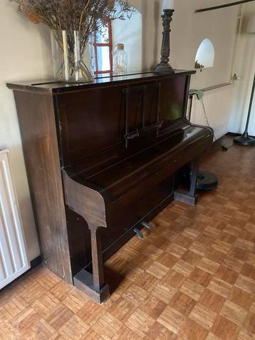 Mooie gebruikte piano beschikbaar voor biedingen