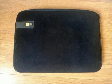 Hoes laptop, goede staat, case logic beschikbaar voor biedingen