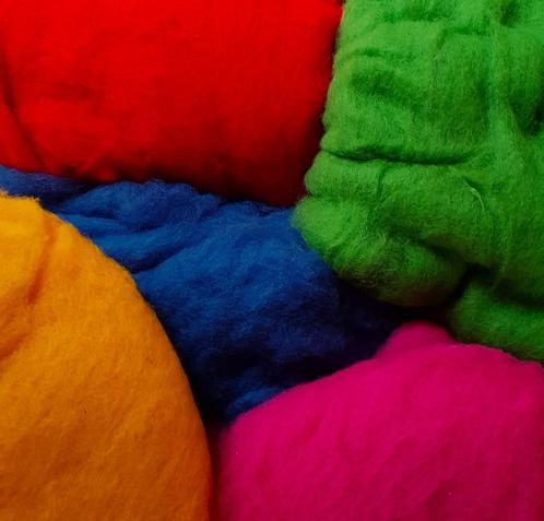 Gekaarde wol assorti ZOMER, Hobby en Vrije tijd, Vilt, Nieuw, Los Vilt, Ophalen of Verzenden