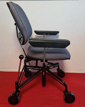 Trippelstoel Vela 5090 VELA Uni-18
Rugleuning instelbaar Arm beschikbaar voor biedingen
