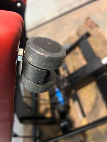 Rode Leren Sta-op Stoel - Elektrisch Verstelbaar beschikbaar voor biedingen