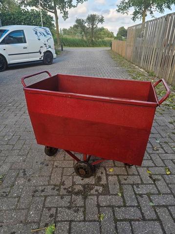 Voerkar 250ltr  beschikbaar voor biedingen