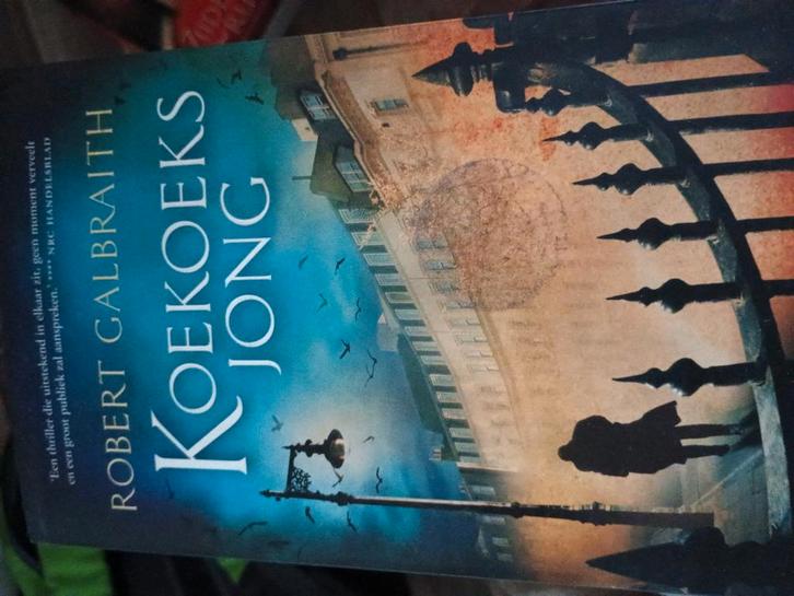 Robert Galbraith - Koekoeksjong, Boeken, Thrillers, Zo goed als nieuw, Ophalen of Verzenden