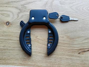Fietsslot nieuw met twee sleutels  beschikbaar voor biedingen