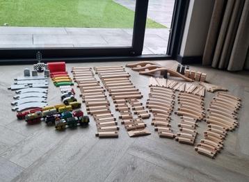 Houten treinbaan beschikbaar voor biedingen