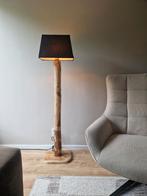 Rustieke vloerlamp 130 cm hoog nr2 - WOODSTICK, Huis en Inrichting, Lampen | Vloerlampen, Ophalen, Nieuw, Hout, 100 tot 150 cm