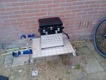 Zitkist met plateau beschikbaar voor biedingen