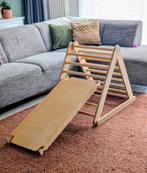 Pickler-driehoek met glijbaan en klimwand (Montessori), Kinderen en Baby's, Speelgoed | Houten speelgoed, Ophalen, Zo goed als nieuw