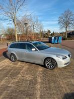 BMW 5-Serie 3.0 I 525 Touring AUT 2008 Grijs, Auto's, Achterwielaandrijving, USB, Zwart, 2000 kg
