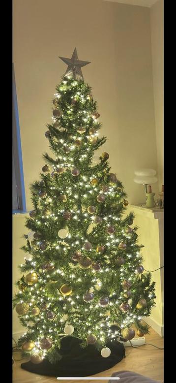 Kunst kerstboom 210cm hoog beschikbaar voor biedingen