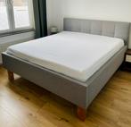 Verhoogd stoffen tweepersoons bed, Ophalen, Zo goed als nieuw, Tweepersoons, Hout
