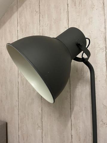 Industriële Stijl Staande Lamp beschikbaar voor biedingen