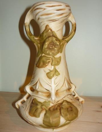Wondermooie art nouveau vaas van Royal Dux Bohemia beschikbaar voor biedingen