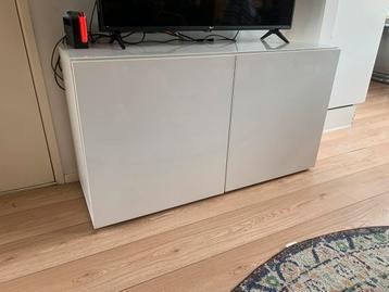 Witte Besta Ikea kast beschikbaar voor biedingen