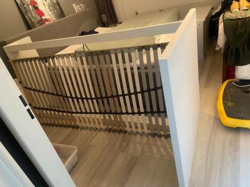 Bed 90x200 wit incl. Lattenbodem, matras en dekbedovertrek 