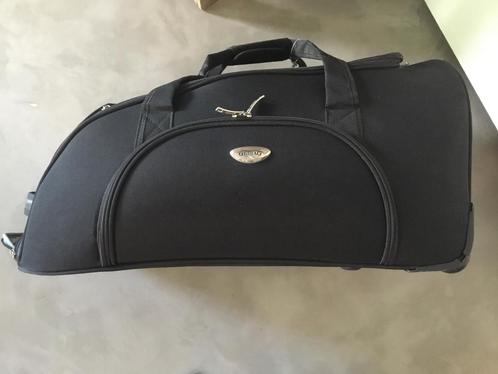 Zwarte koffer/trolley vv ritsen, wielen en slot, Sieraden, Tassen en Uiterlijk, Koffers, Zo goed als nieuw, Slot, Ophalen