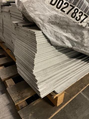 Partij gevelbekleding cementstroken, potdeksel, koopje beschikbaar voor biedingen