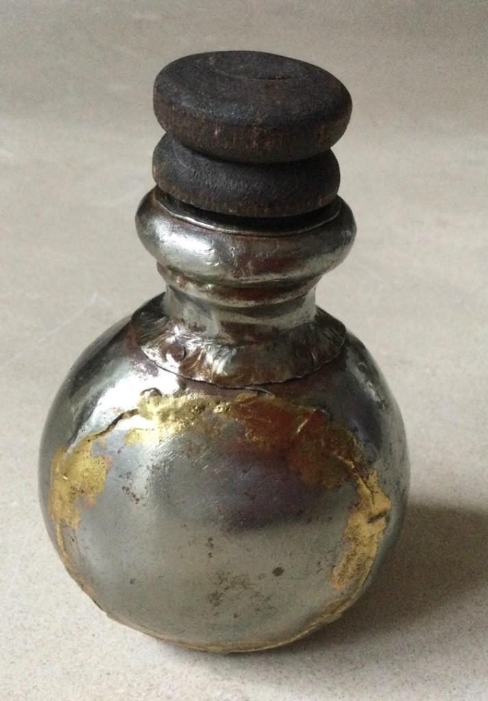 Eind 19de eeuws Indiaas waterflesje van metaal  met stop, Antiek en Kunst, Kunst | Niet-Westerse kunst, Verzenden