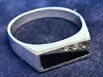 Zilveren ring met onyx en 3 fonkelende steentjes, 18 tot 19, Ophalen of Verzenden, Zo goed als nieuw, Nvt