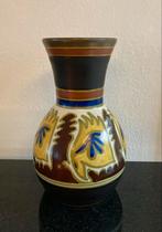 Plateel vaas, 17 cm hoog, puntgaaf, Antiek en Kunst, Antiek | Vazen, Ophalen of Verzenden