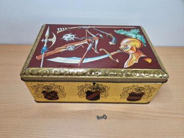 Vintage blikken doos Demaret met sleutel  beschikbaar voor biedingen