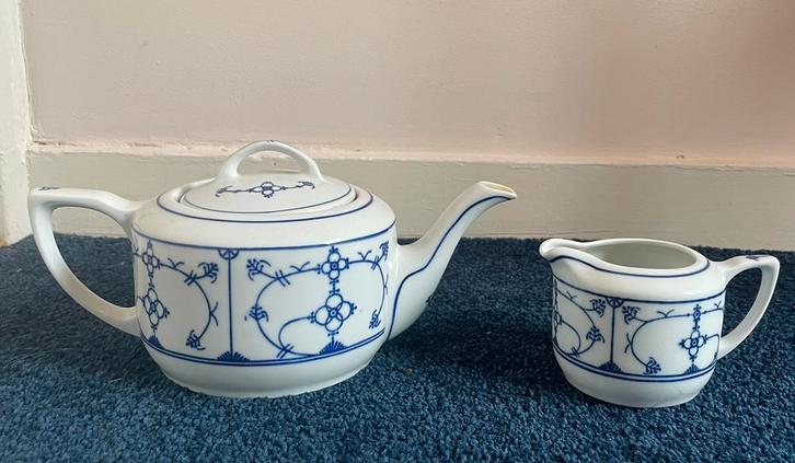 Jäger Eisenberg theepot & melkkannetje met blau saks motief, Antiek en Kunst, Antiek | Keramiek en Aardewerk, Ophalen of Verzenden