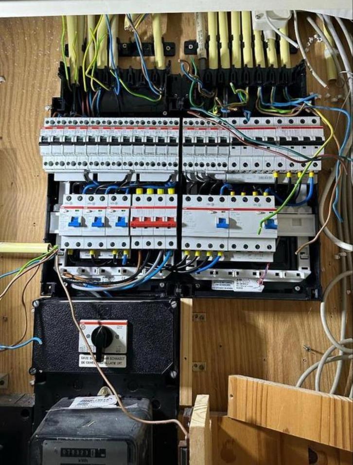 Elektriciteitskast / Groepenkast Direct Electricien nodig?, Doe-het-zelf en Verbouw, Elektra en Kabels, Gebruikt, Overige typen