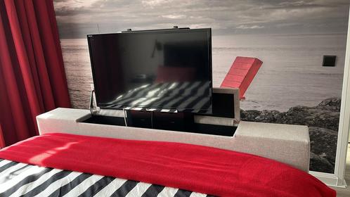 Tv lift swiss sense, Huis en Inrichting, Slaapkamer | Bedden, Zo goed als nieuw, 160 cm, Overige maten, Stof, Grijs, Ophalen