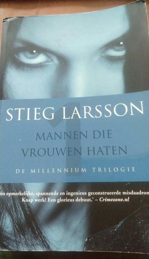 Millennium ( Stieg Larson ) Complete serie 3 DVD 's + Boek, Cd's en Dvd's, Dvd's | Thrillers en Misdaad, Zo goed als nieuw, Detective en Krimi