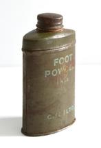 Busje 'foot powder" WO2 met inhoud in goede staat, Verzamelen, Ophalen of Verzenden, Landmacht, Overige typen