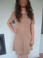 Lichtbruine suède jurk van Jacky Luxury | maat M, Maat 38/40 (M), Beige, Nieuw, Ophalen of Verzenden