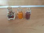 3 glazen potjes met kraaltjes in, Ophalen of Verzenden, Zo goed als nieuw, Kraal