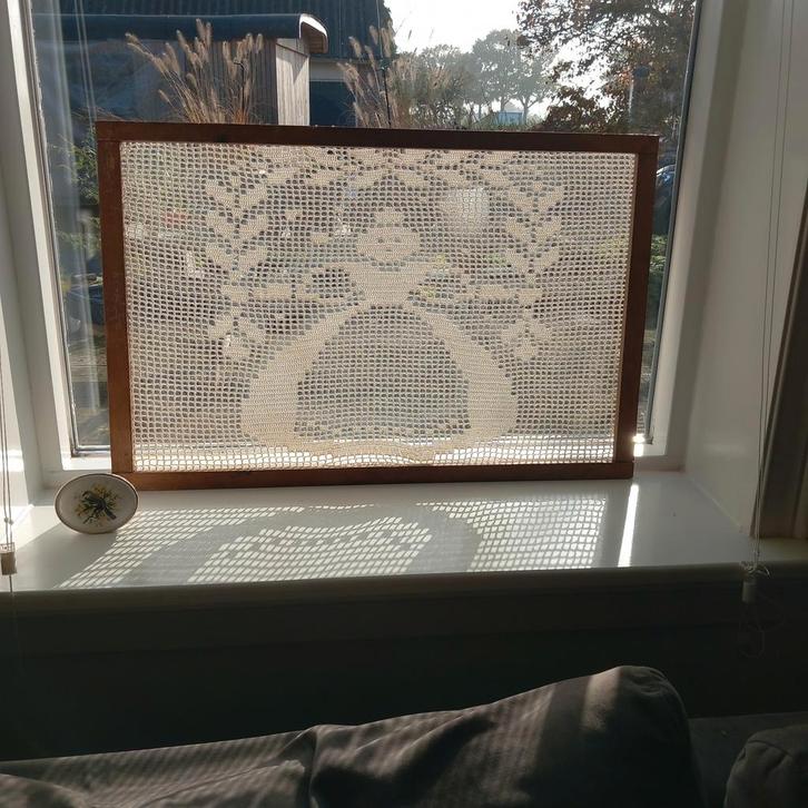 Gehaakte Raamdecoratie: Boertje en Boerinnetje, Antiek en Kunst, Antiek | Woonaccessoires, Ophalen of Verzenden